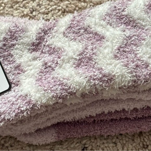 2/$20 - 3 pairs of cozy women’s plush socks sock size 9-11 - Picture 4 of 6